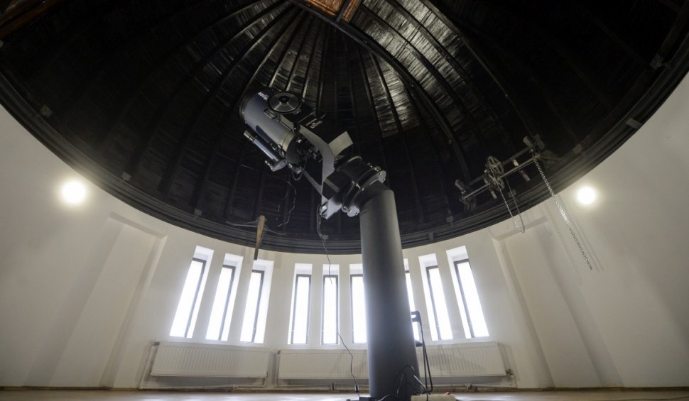 Scene erotice, filmate în cupola Observatorului Astronomic din București. Managerul spune că avea nevoie de bani