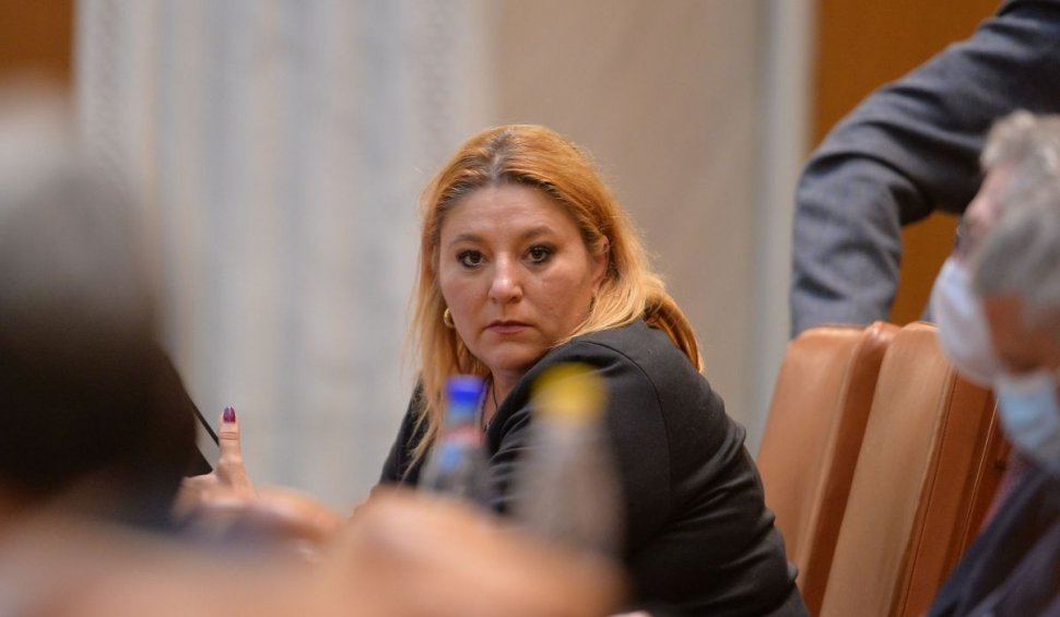 Scandal în Senat: Diana Șoșoacă refuză să poarte mască. A fost chemată Poliția