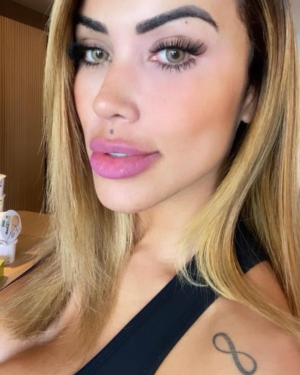 Tânăra care s-a căsătorit cu ea însăşi a divorţat după 90 de zile, după ce a cunoscut pe "cineva special" 737746