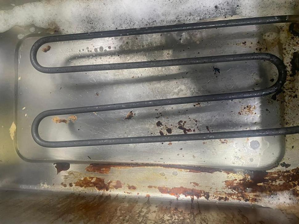 Halele Obor din Capitală, închise temporar de comisarii ANPC. Aceștia au găsit mizerie, păr și insecte moarte 737680