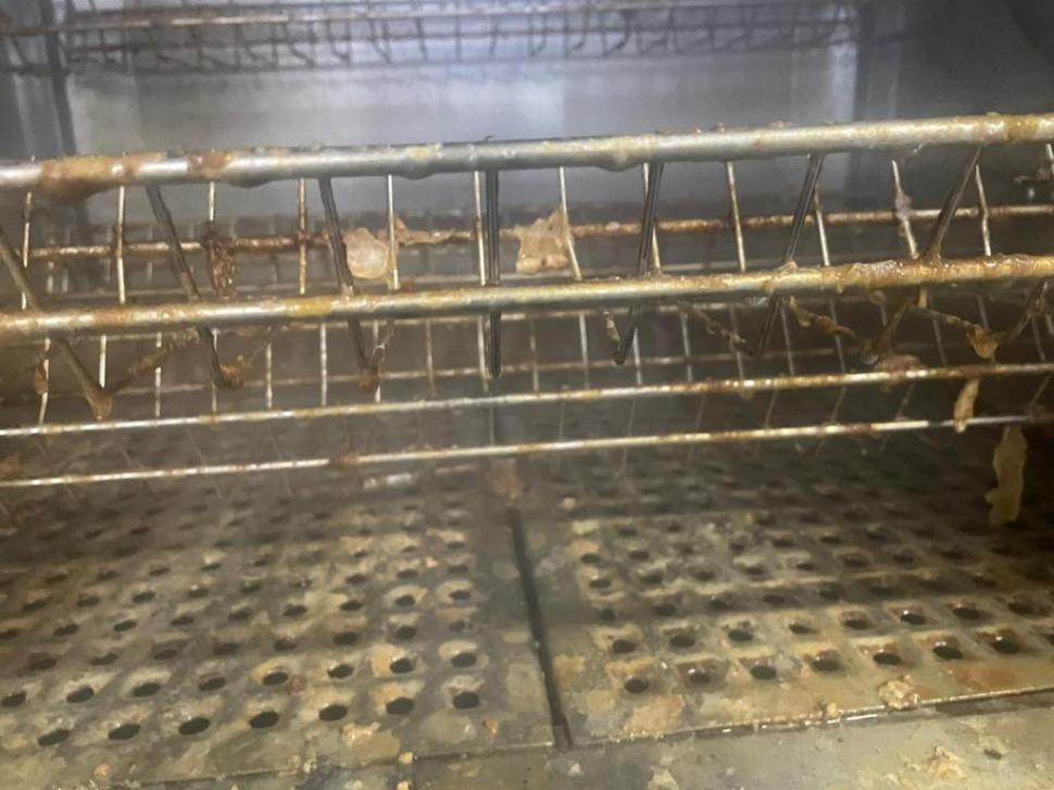 Halele Obor din Capitală, închise temporar de comisarii ANPC. Aceștia au găsit mizerie, păr și insecte moarte 737681