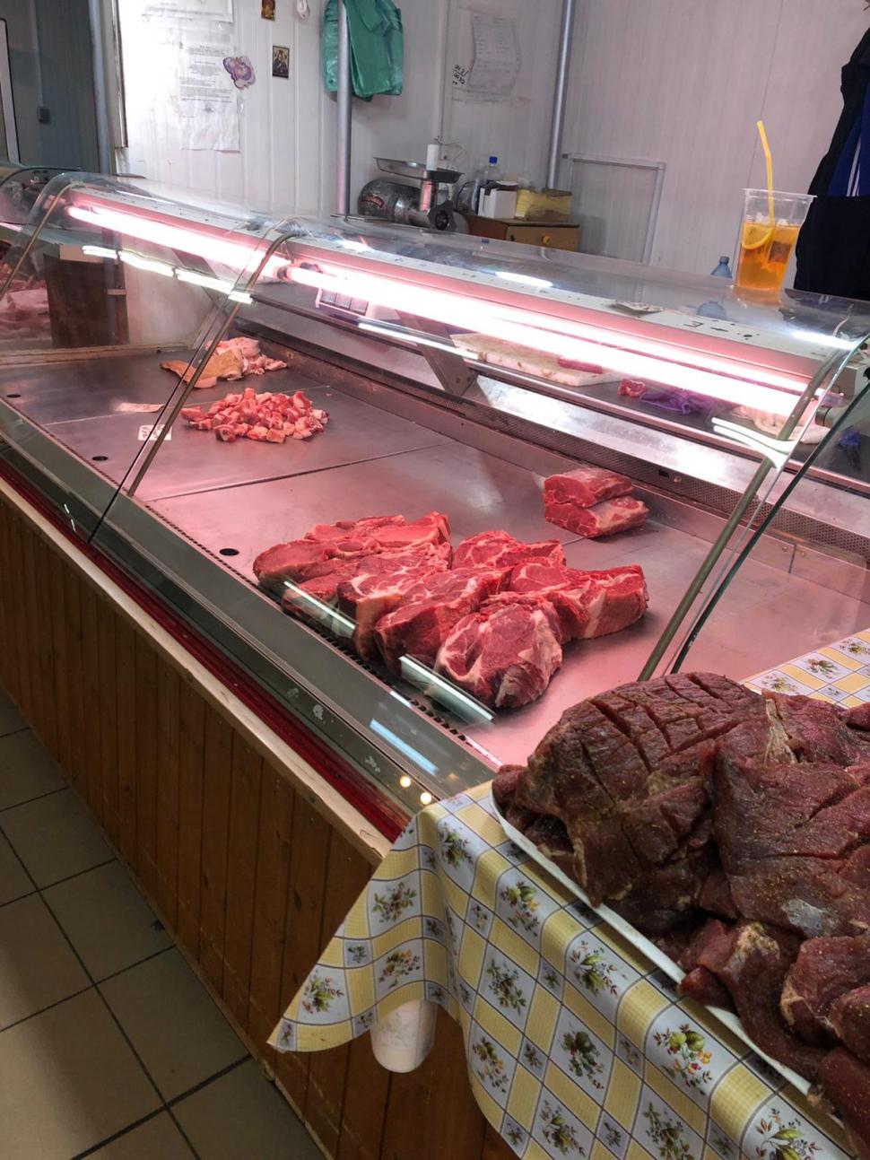 Halele Obor din Capitală, închise temporar de comisarii ANPC. Aceștia au găsit mizerie, păr și insecte moarte 737688