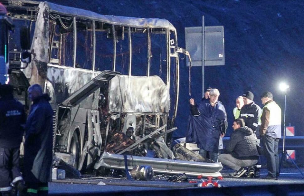 Primele imagini cu autobuzul morții din Bulgaria. 46 de oameni au murit în flăcări, pe autostradă. O altă tragedie a avut loc în zonă acum 25 de ani 737546