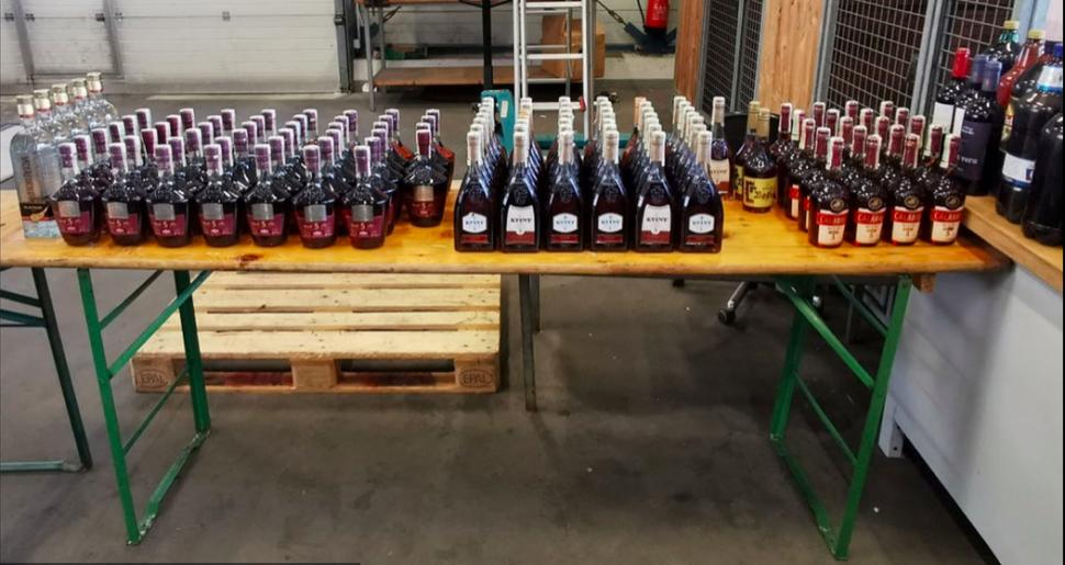 25 de moldoveni au plecat la muncă în Franța cu 1,2 tone de mâncare și băutură în bagaje 737954