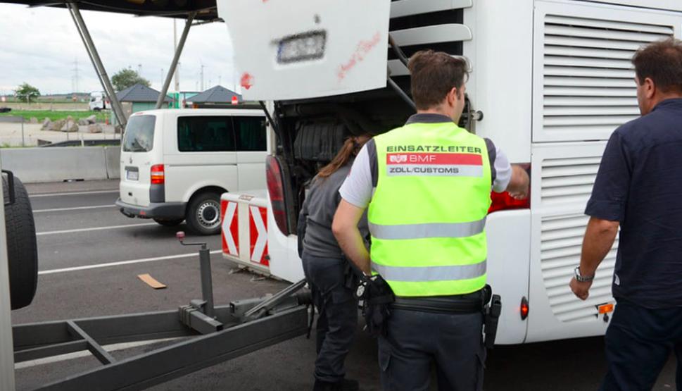 25 de moldoveni au plecat la muncă în Franța cu 1,2 tone de mâncare și băutură în bagaje 737956