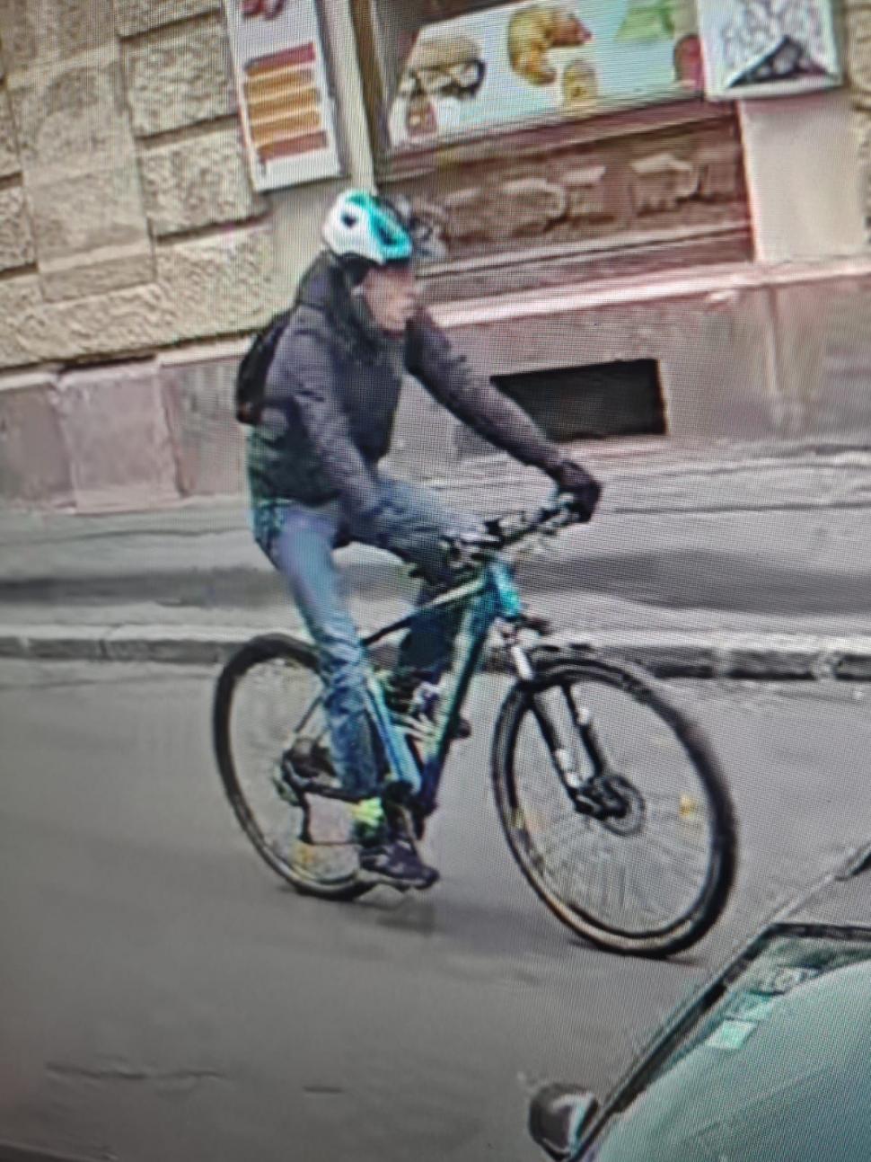 Profesor universitar din Cluj, ucis pe trotuar de o maşină care a încercat să evite un biciclist 737822