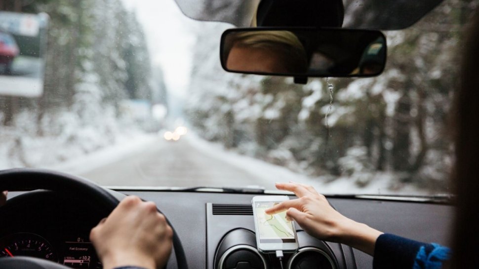 Cum să ajungi în siguranță la destinație când pleci cu mașina la drum lung