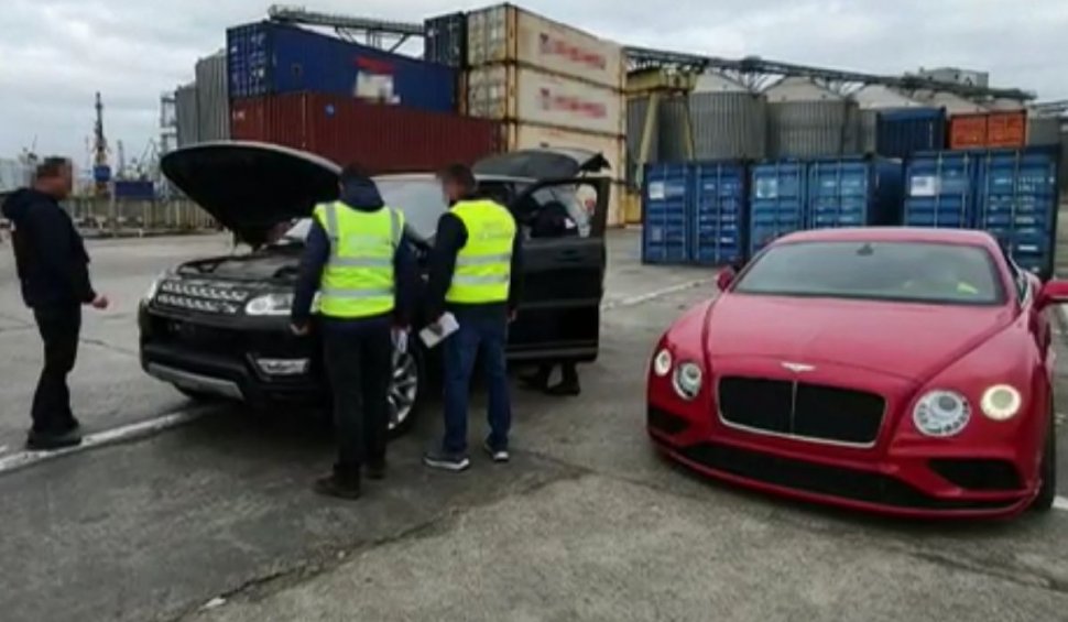 Un român şi-a cumpărat din Dubai un Bentley şi un Range Rover, dar a rămas fără ele în Portul Constanţa