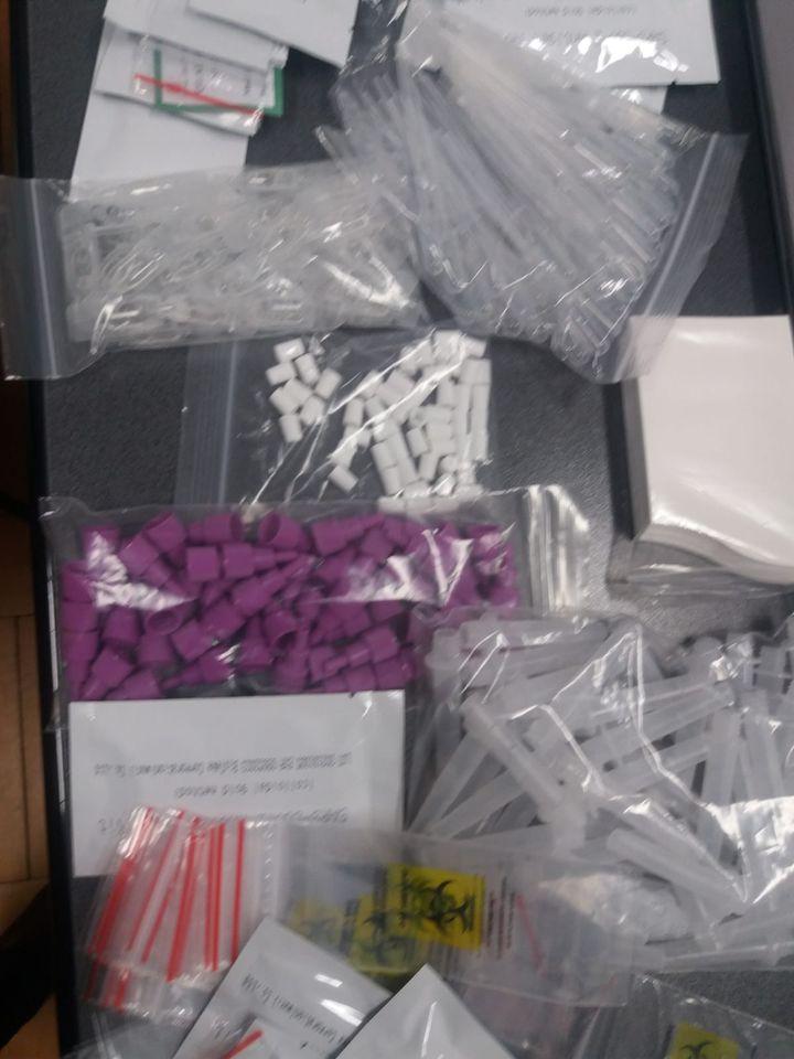 Un senator recunoaşte: "O batjocură! Testele de salivă au ajuns în școli în cutii de carton, fără instrucțiuni, fără prospect" 738360