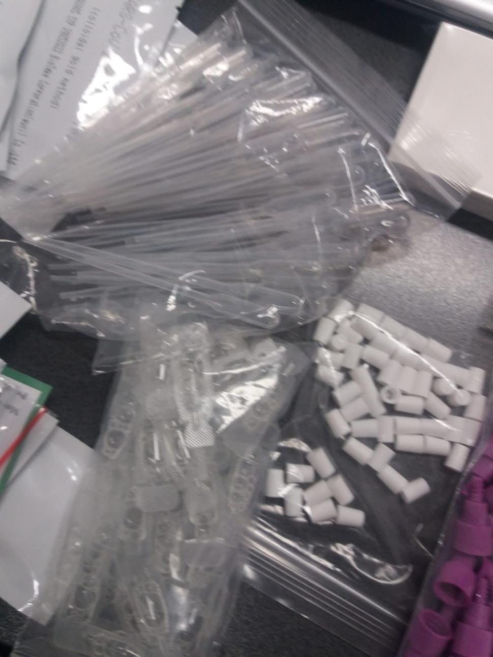 Un senator recunoaşte: "O batjocură! Testele de salivă au ajuns în școli în cutii de carton, fără instrucțiuni, fără prospect" 738362