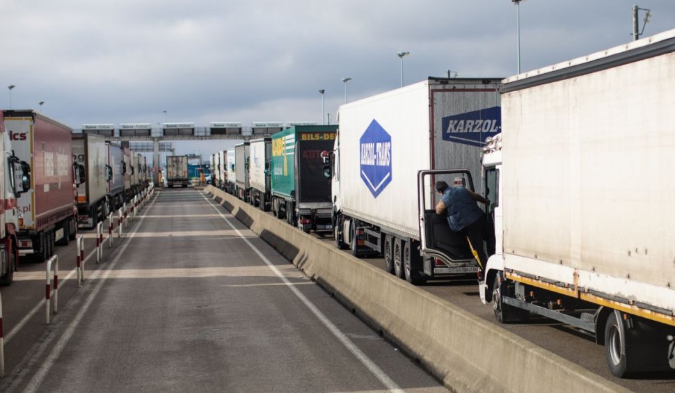Şoferi români de TIR, avertisment de la MAE pentru porturile din Franţa şi Canalul Mânecii