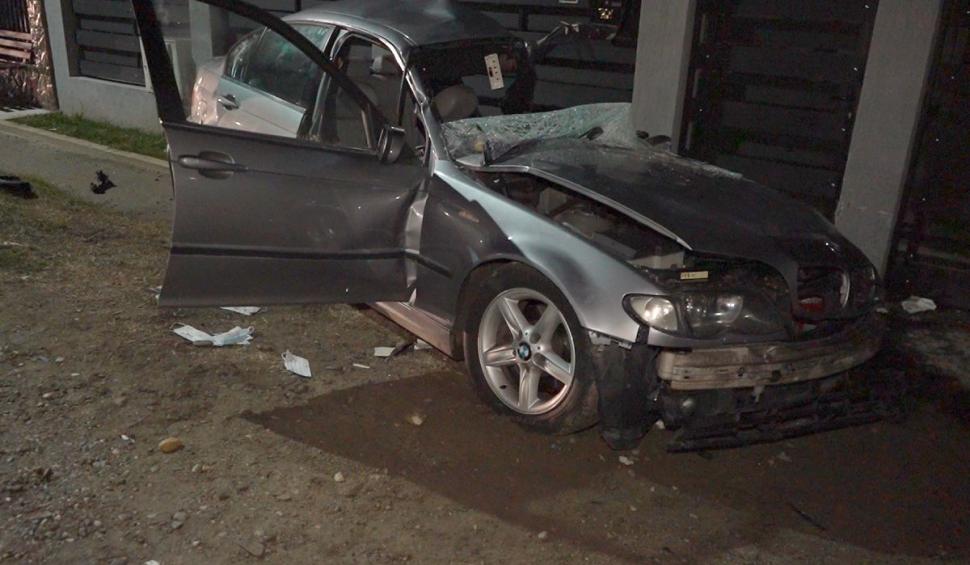 Un şofer începător şi o fată de 14 ani au murit într-un BMW strivit de un TIR, după un accident în Dumbrava, Dâmboviţa 738388