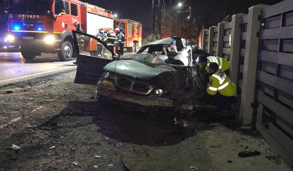Un şofer începător şi o fată de 14 ani au murit într-un BMW strivit de un TIR, după un accident în Dumbrava, Dâmboviţa 738390