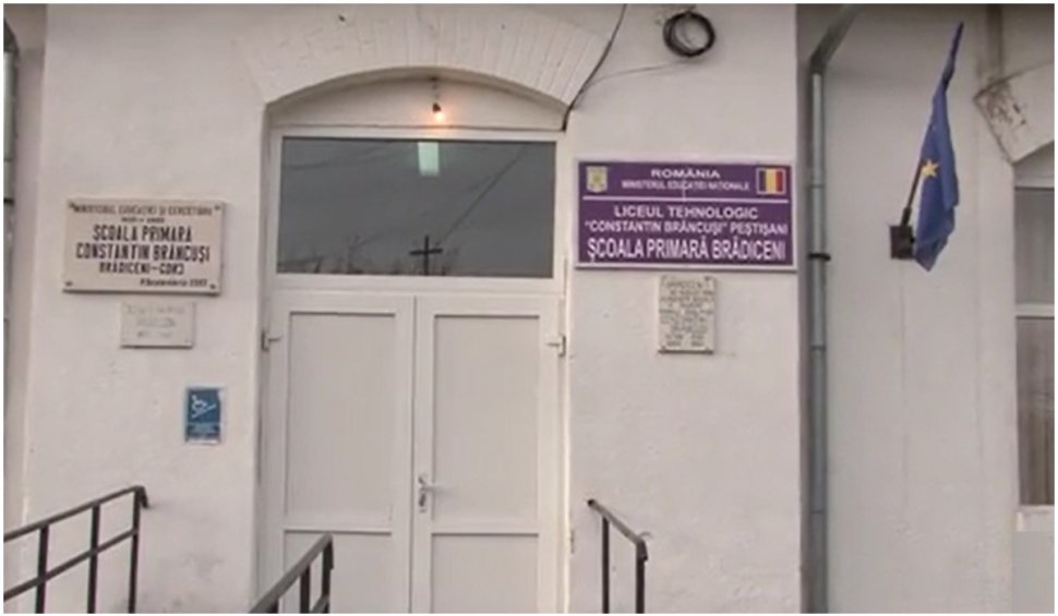 Școala în care a învățat Constantin Brâncuși are încă toaleta în curte. Zeci de copii se chinuie în condiții similare celor de la 1800