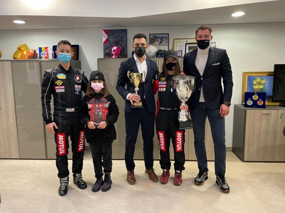 Alice Ene în Ţara Drifturilor. La 14 ani este cel mai tânăr pilot femeie ajunsă campioana Europei   738975