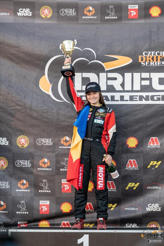 Alice Ene în Ţara Drifturilor. La 14 ani este cel mai tânăr pilot femeie ajunsă campioana Europei   738978
