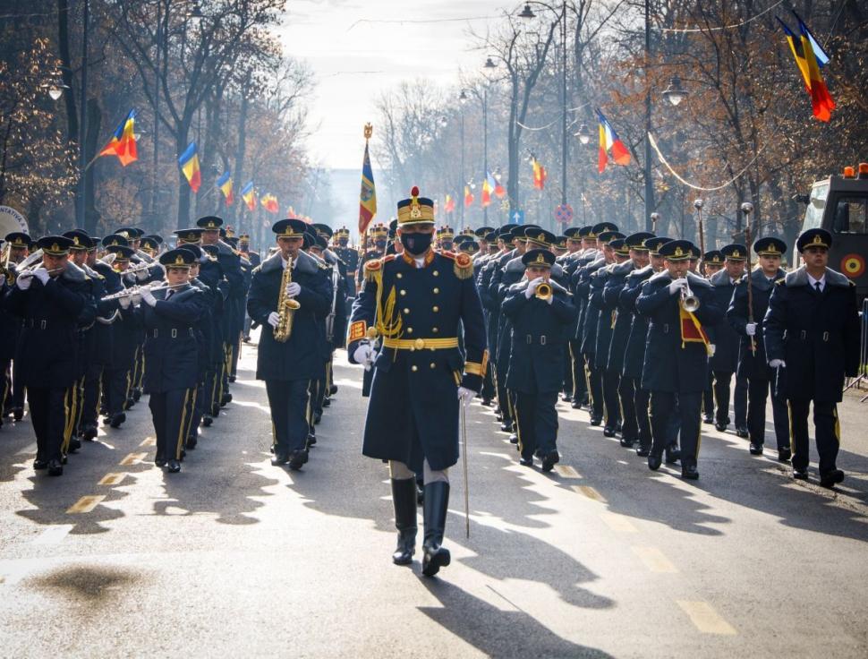 Reportaj cu militarii de la Brigada 30 Gardă "Mihai Viteazul", un adevărat simbol al defilării de 1 Decembrie 738908