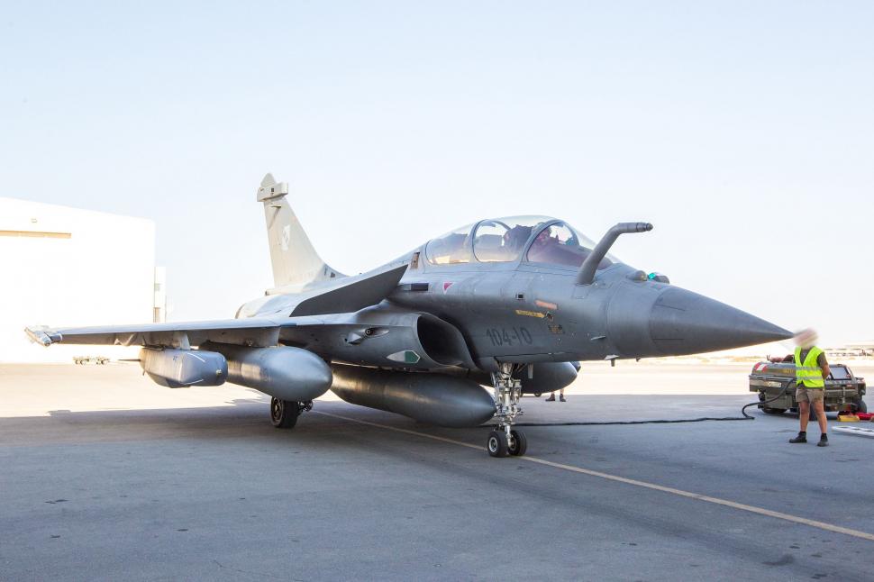 Emmanuel Macron a dat lovitura: a vândut  unui stat arab aproape 100 de avioane de vânătoare Rafale și elicoptere de luptă Caracal 739248