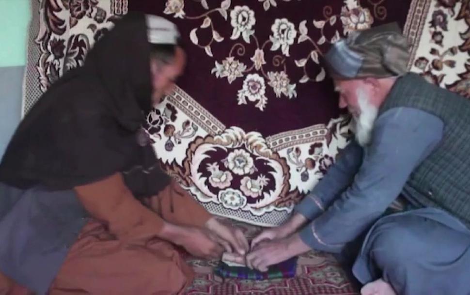 Fetița de 9 ani vândută pentru ca familia ei să nu moară de foame a fost salvată, în Afganistan 739191