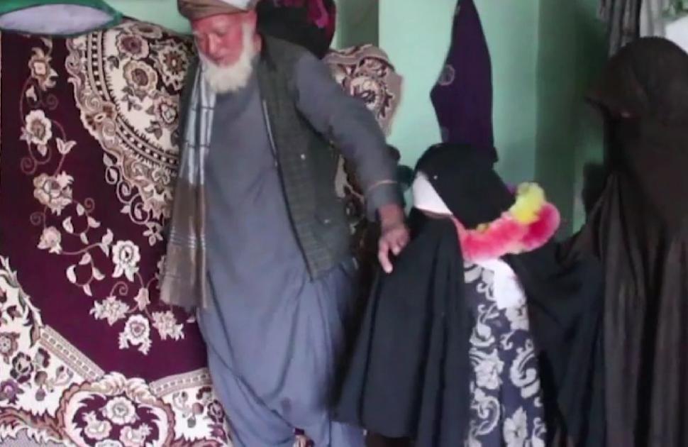 Fetița de 9 ani vândută pentru ca familia ei să nu moară de foame a fost salvată, în Afganistan 739192