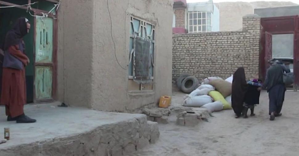 Fetița de 9 ani vândută pentru ca familia ei să nu moară de foame a fost salvată, în Afganistan 739193