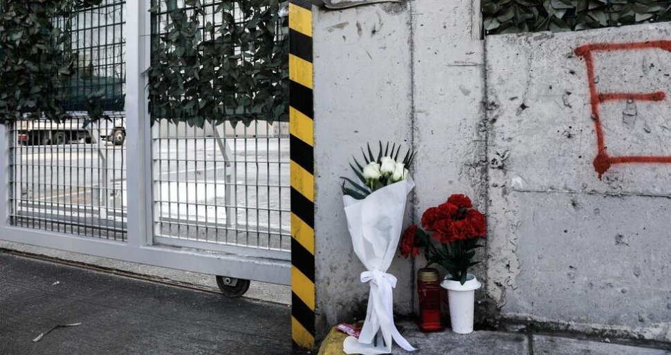 Olga, o fetiță româncă, a murit în chinuri groaznice, prinsă în poarta metalică a unui depozit, în Grecia. Nimeni n-a intervenit să o salveze