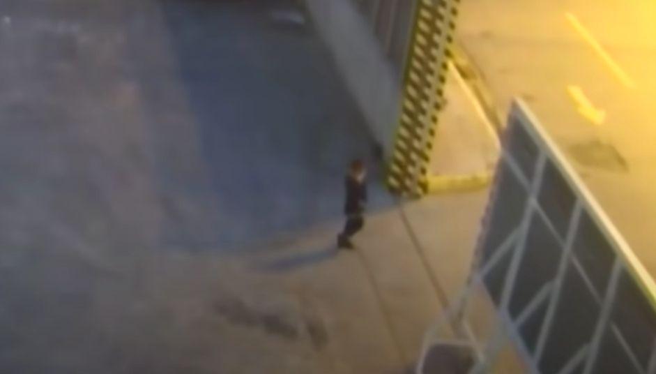 Olga, o fetiță româncă, a murit în chinuri groaznice, prinsă în poarta metalică a unui depozit, în Grecia. Nimeni n-a intervenit să o salveze 739349