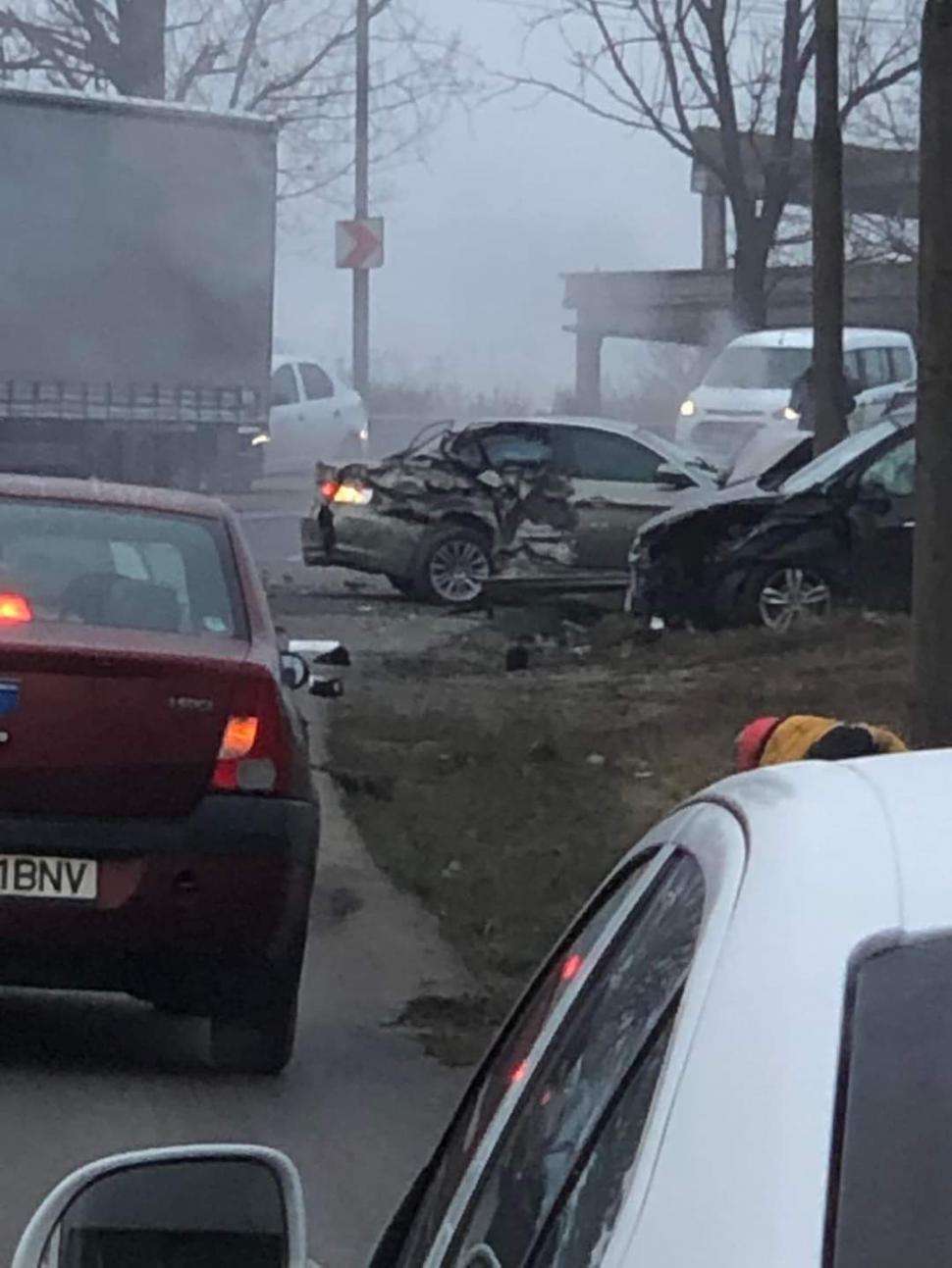 Carambol cu cinci maşini în Galaţi, o persoană a murit şi una este în stare gravă 739515