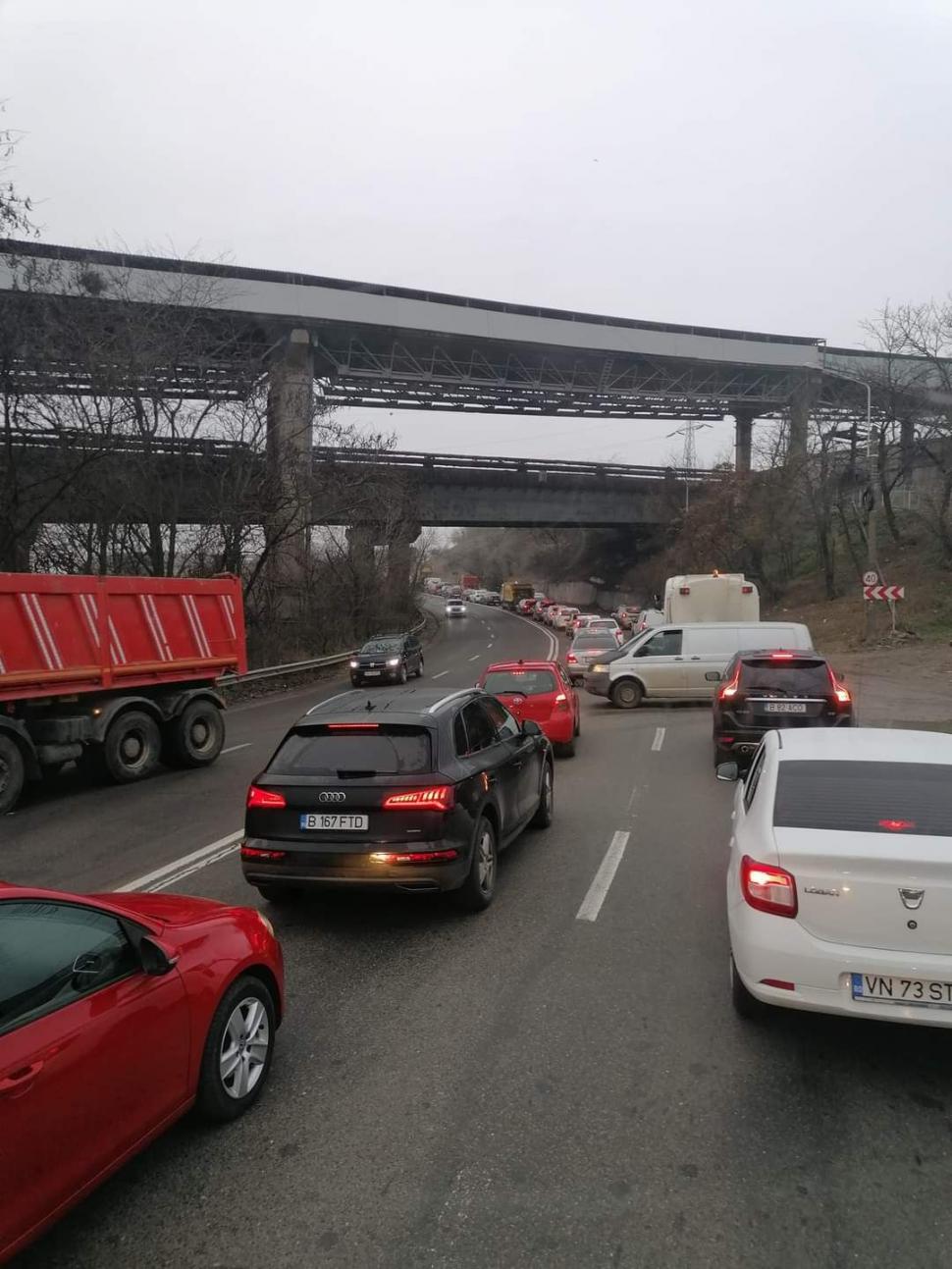 Carambol cu cinci maşini în Galaţi, o persoană a murit şi una este în stare gravă 739517