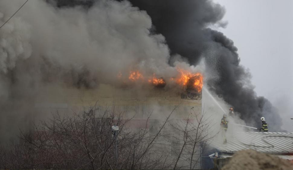 Depozitul din Popești-Leordeni care a ars duminică nu are autorizație de securitate la incendiu 739529