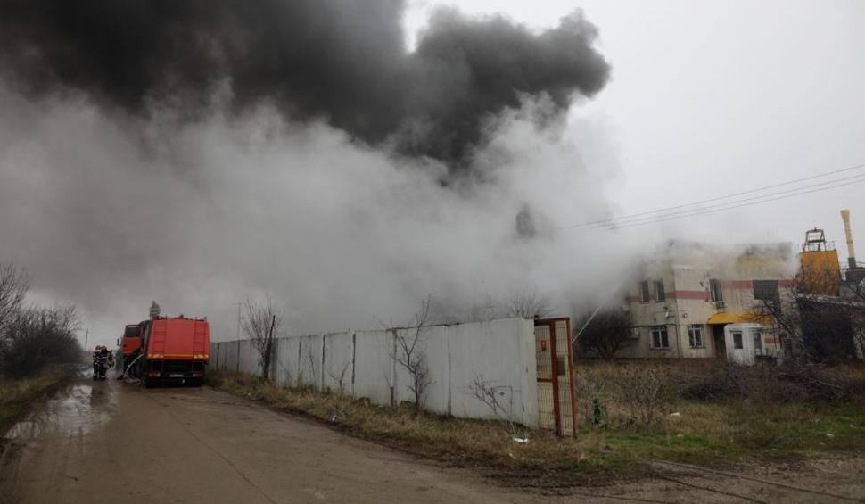 Depozitul din Popești-Leordeni care a ars duminică nu are autorizație de securitate la incendiu 739530