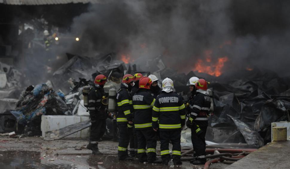 Depozitul din Popești-Leordeni care a ars duminică nu are autorizație de securitate la incendiu 739531