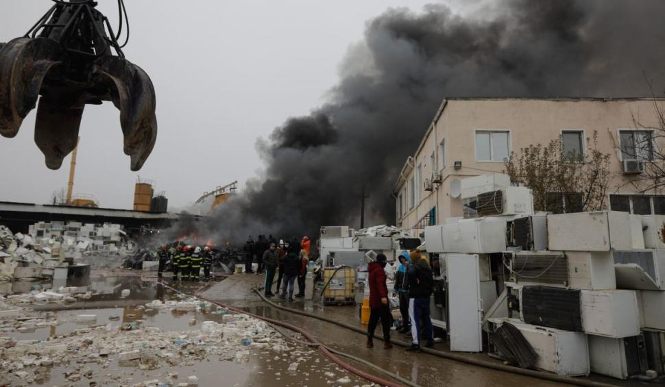 Depozitul din Popești-Leordeni care a ars duminică nu are autorizație de securitate la incendiu 739532