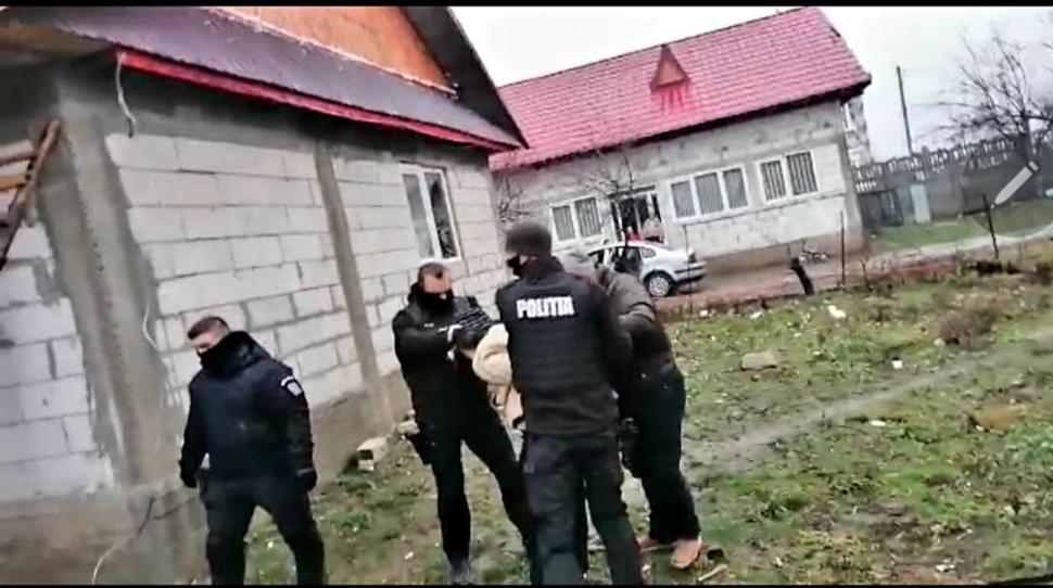 Deţinutul evadat din Penitenciarul Găeşti a fost prins de poliţişti 739933