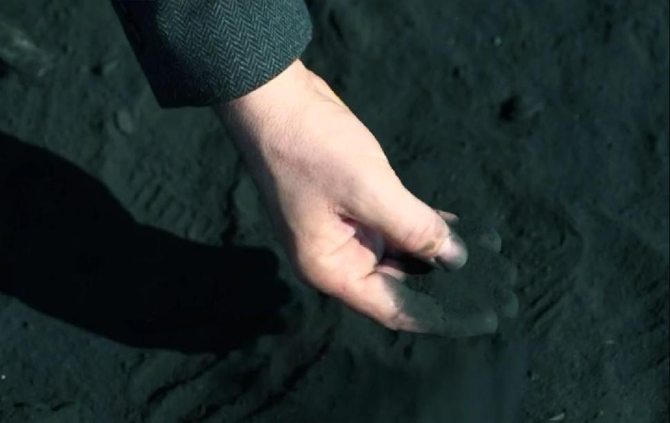 BBC a luat urma deșeurilor arse care îi sufocă pe bucureșteni. Jurnaliștii au aflat că Marea Britanie își aruncă gunoiul în România 740026