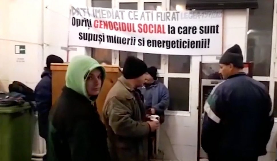 Protest de amploare în Gorj. Minerii refuză să intre în subteran. ”Murim în jur de 60-70 pe an la locul de muncă”