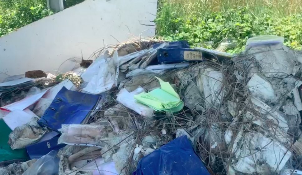 Un bărbat a fost amendat cu 10.000 de lei, după ce a aruncat gunoiul la întâmplare, în Iaşi