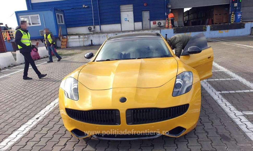Un român şi-a cumpărat la "ofertă" o maşină de colecţie din Emiratele Arabe, dar a rămas fără ea în Portul Constanţa 740190
