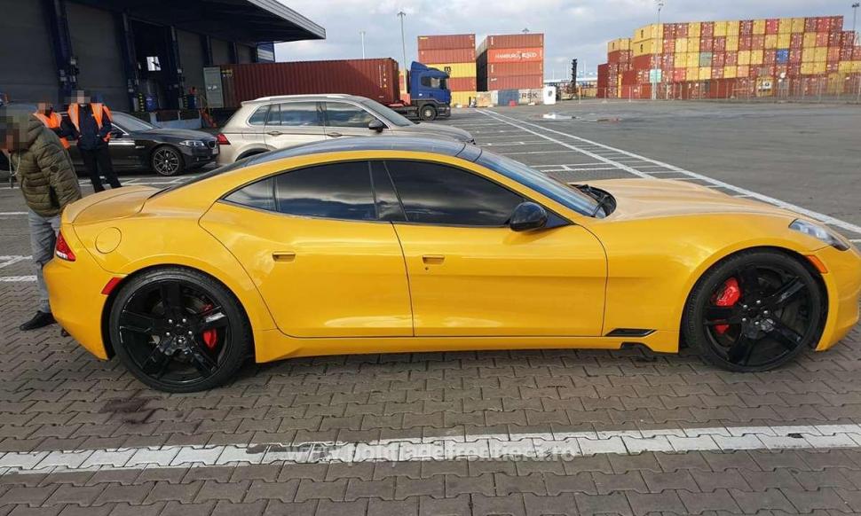 Un român şi-a cumpărat la "ofertă" o maşină de colecţie din Emiratele Arabe, dar a rămas fără ea în Portul Constanţa 740192