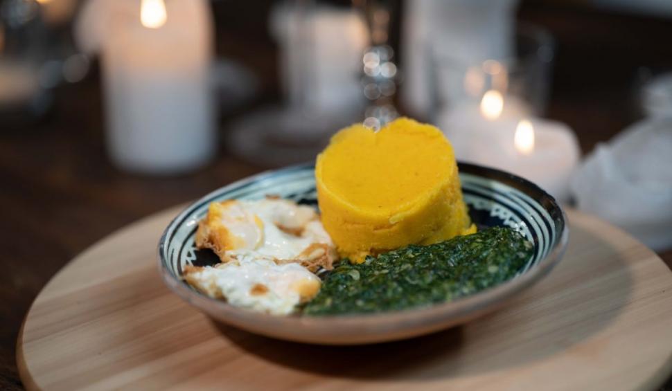 În ediţia 14 "Gătit la costum", Ştefan Lungu a gătit alături de Fuego un preparat ardelenesc, care potoleşte dorul de ţară şi bunici 740310