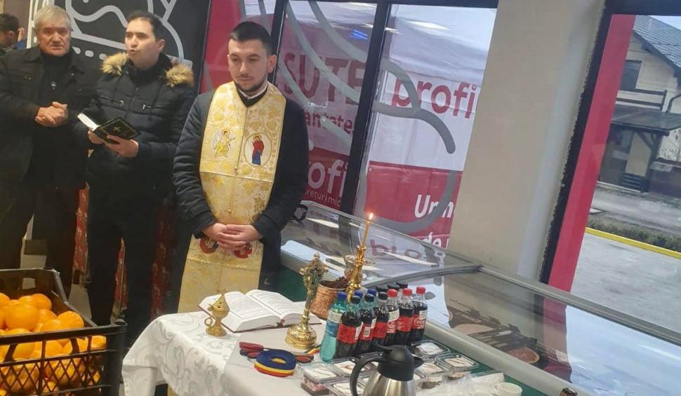 Supermarket din județul Cluj inaugurat cu tăiere de panglică şi slujbă de sfinţire 740418
