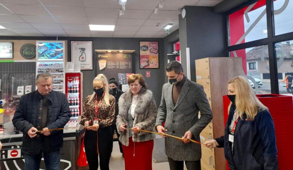 Supermarket din județul Cluj inaugurat cu tăiere de panglică şi slujbă de sfinţire 740419