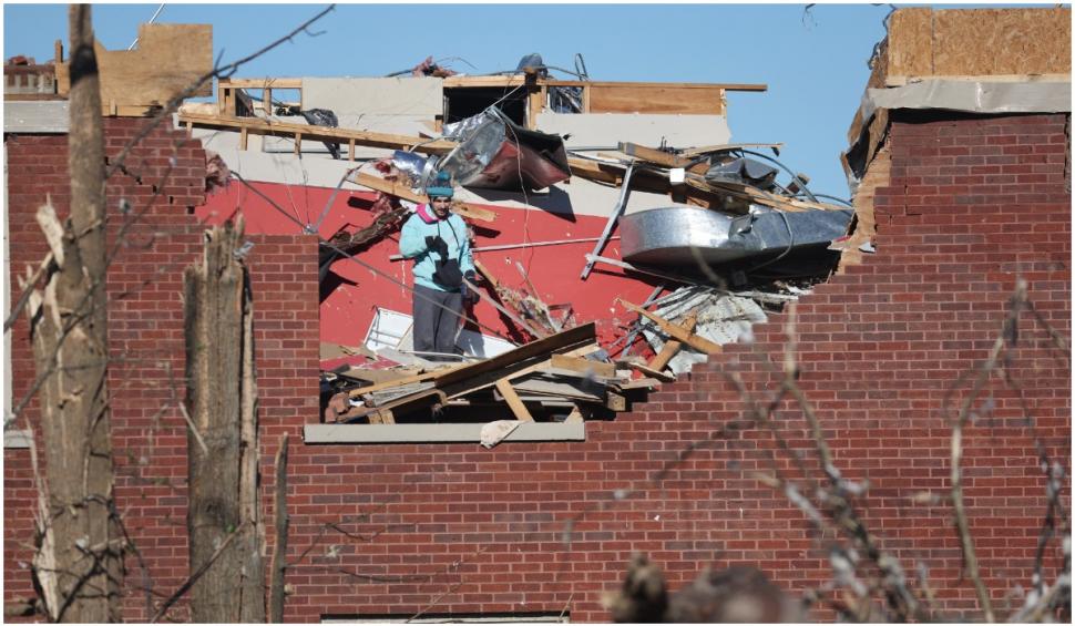 64 de morți printre care 6 copii după ce o tornadă a lovit statul Kentucky 740691