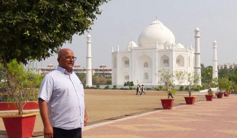 Un profesor din India a recreat Taj Mahal pentru soția lui: ”A avut o singură cerință pentru această casă” 740940