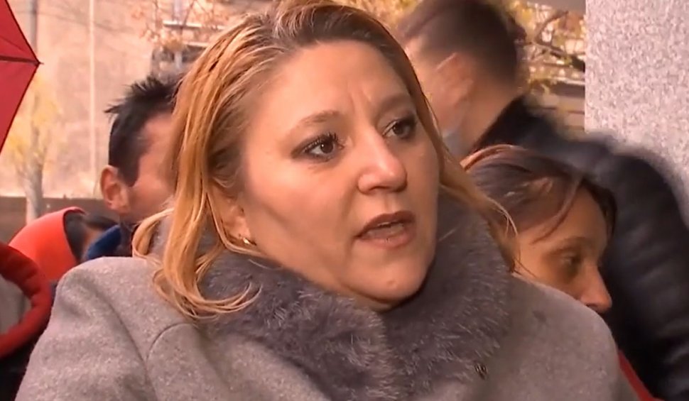 Imaginile filmate de echipa Rai Uno pe care Diana Șoșoacă a închis-o în casă. Jurnaliști italieni: "Ne-au percheziționat ca pe hoți"