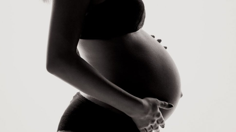 O tânără însărcinată din Vrâncioaia şi-a ucis copilul nenăscut încă, după o ceartă în familie