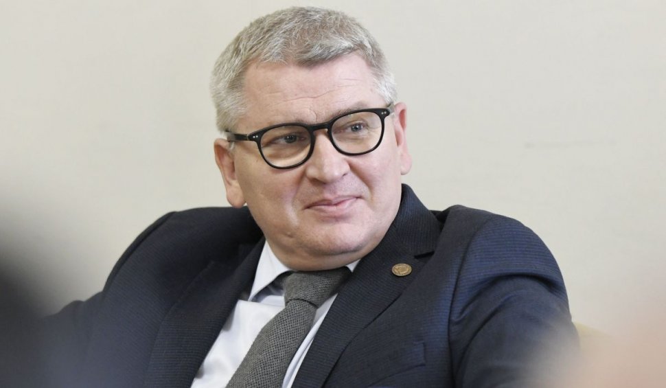 Florin Roman şi-a dat demisia din funcţia de ministru al Cercetării, după scandalul plagiatului