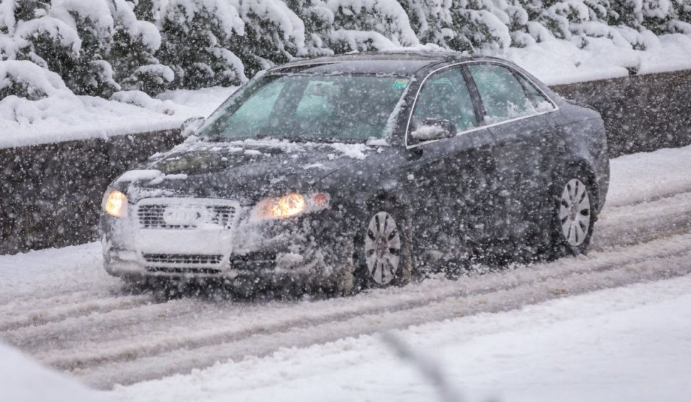 Avertizare Infotrafic: Lapoviță și ninsoare pe autostrăzile A2 și A4