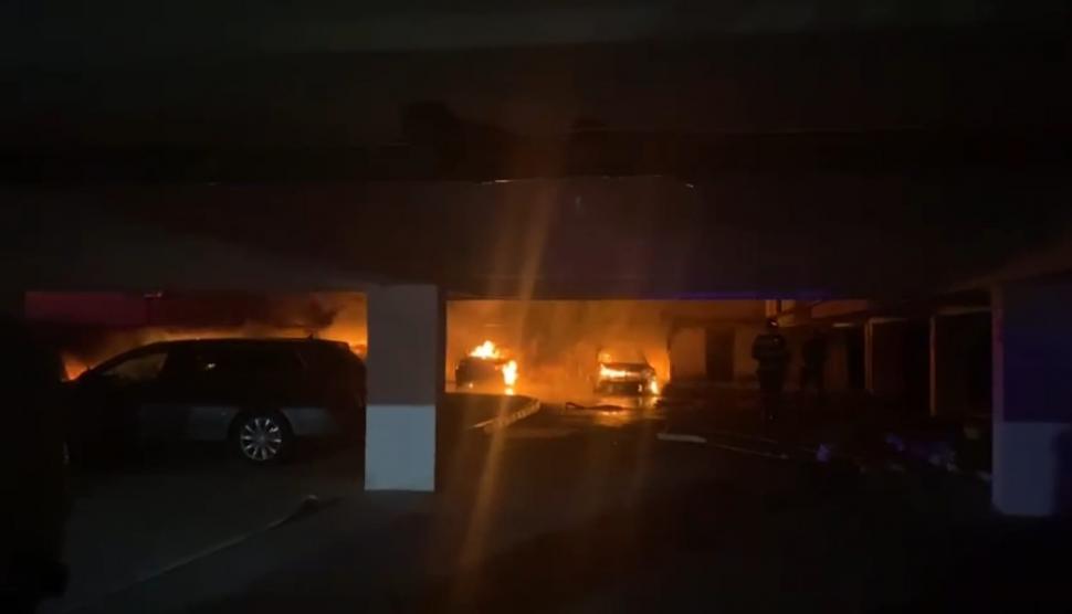 Incendiu devastator în Constanţa. 36 de maşini distruse, sute de locatari evacuaţi 741150