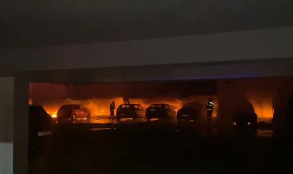 Incendiu devastator în Constanţa. 36 de maşini distruse, sute de locatari evacuaţi 741153